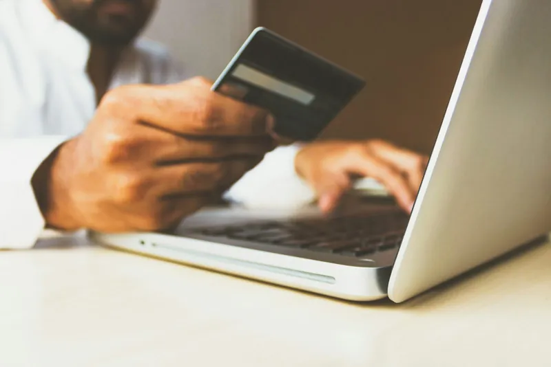 Online card payment on an e-commerce store